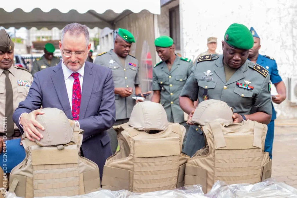 Coopération militaire : Les Etats-Unis offrent des kits de protection individuelle au Bénin