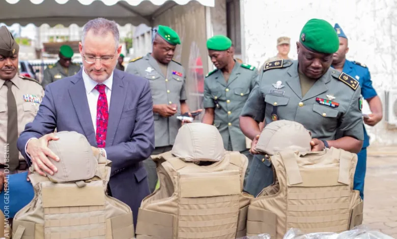 Coopération militaire : Les Etats-Unis offrent des kits de protection individuelle au Bénin