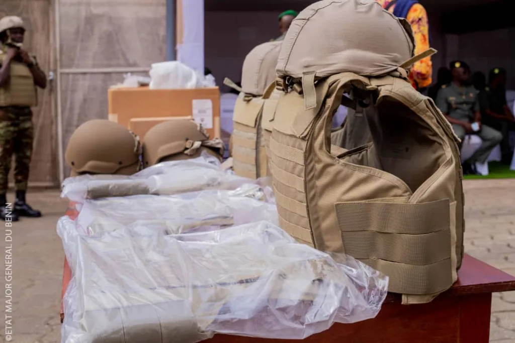 Coopération militaire : Les Etats-Unis offrent des kits de protection individuelle au Bénin